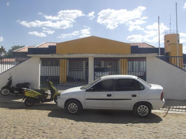 Terreno pega fogo ameaçando creche em Floriano.(Imagem:FlorianoNews)