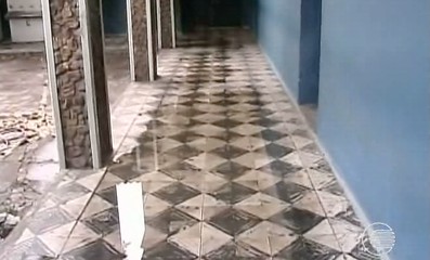 Chuvas fortes danificam estrutura de escolas públicas em Floriano