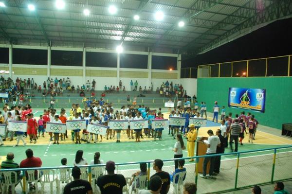 Torcedores lotam Ginásio Coberto nas finais dos Jogos Escolares Florianense