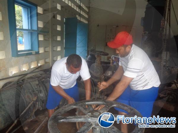 Rompimento de adutora interrompe o fornecimento de &aacute;gua em Floriano.(Imagem:FlorianoNews)