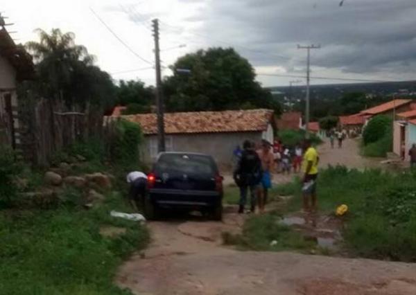 Força Tática recupera carro roubado após perseguição em Floriano