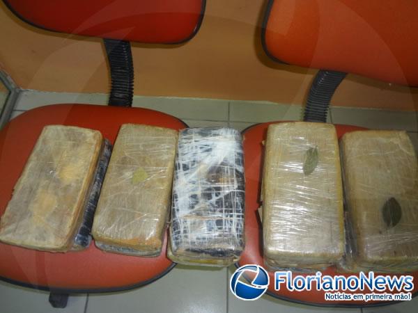 PRF de Floriano apreende moto, drogas e arma de fogo na BR-230.(Imagem:FlorianoNews)