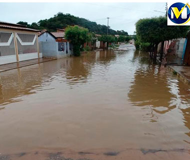 Chuva causa destruição em Oeiras; Rio transborda e municípios ficam isolados