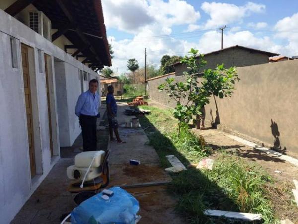 Prefeito Gilberto J&uacute;nior visita obra de reforma da UBS Jo&atilde;o Elias Oka.(Imagem:SECOM)