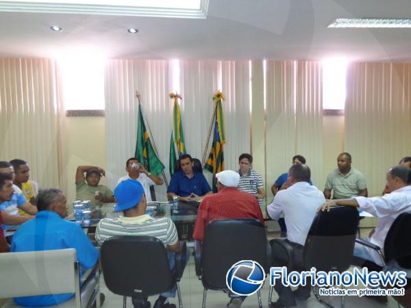 Prefeito e Liga Florianense se re&uacute;nem com desportistas de Floriano.(Imagem:FlorianoNews)