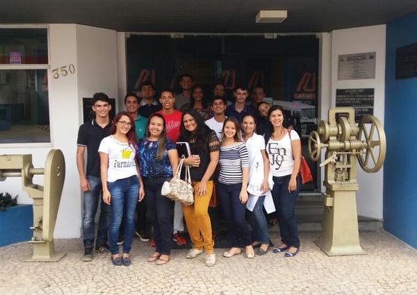 Acadêmicos realizaram visita técnica a laboratório de Floriano