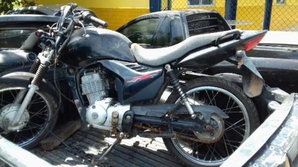 Polícia Rodoviária Federal recupera motocicleta roubada em Floriano