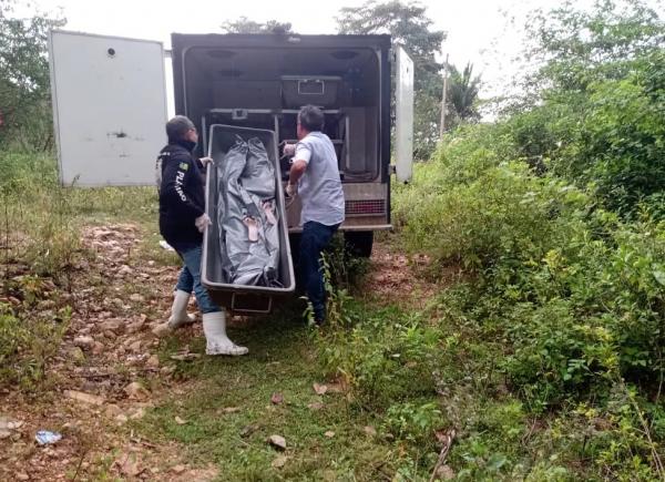  Corpo &eacute; encontrado em matagal na Zona Sudeste de Teresina.(Imagem: Fernando Oliveira/g1 PI )
