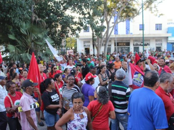 Centenas de manifestantes participaram de ato contra o presidente em exerc&iacute;dio.(Imagem:Ellyo Teixeira)