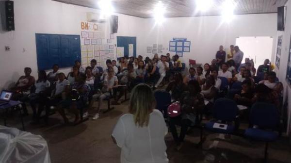 Acadêmicos da FAESF capacitam ambulantes que irão trabalhar no Carnaval de Floriano
