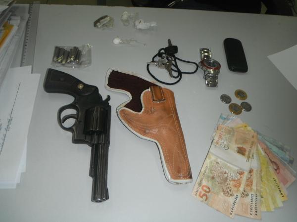 Pol&iacute;cia Militar prendeu suspeitos e evitou assalto a Posto de Combust&iacute;veis em Floriano.(Imagem:FlorianoNews)