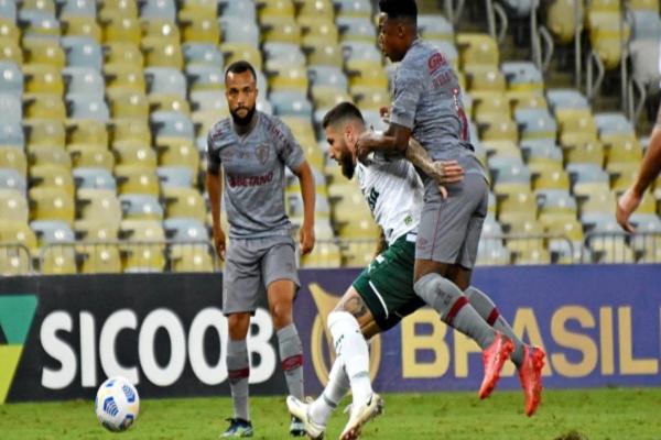 Palmeiras sofre virada do Flu e tem sequência de vitórias interrompida