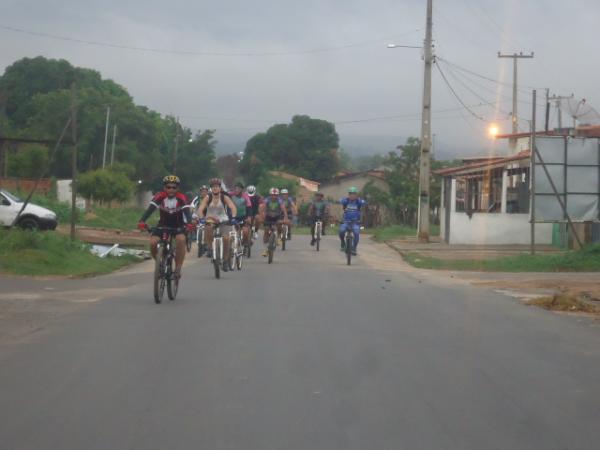 Ciclistas realizam trajeto de 75 km entre Floriano e S&atilde;o Francisco do Maranh&atilde;o.(Imagem:FlorianoNews)