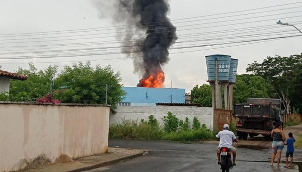 A Sesapi informou que todos os insumos do local foram destruídos e os pacientes e funcionários foram retirados do local. Por volta das 10h30, o Corpo de Bombeiros já havia finaliz(Imagem:Reprodução)