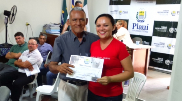 Governo certifica 96 pessoas em Rio Grande do Piauí