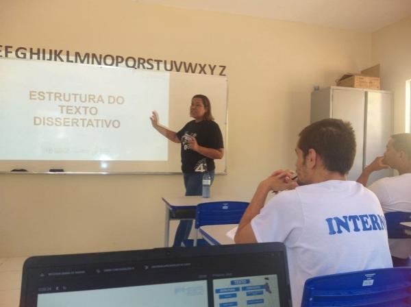 Estudantes do ensino m&eacute;dio de 22 escolas jurisdicionadas &agrave; 14&ordf; Ger&ecirc;ncia Regional de Educa&ccedil;&atilde;o (GRE) se reuniram para revisar os conte&uacute;dos antes das provas do Enem.(Imagem:Divulga&ccedil;&atilde;o)
