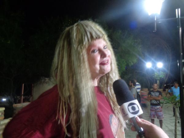 Elke se diverte com Paixão de Cristo de Floriano: "No céu com a bunda de fora"