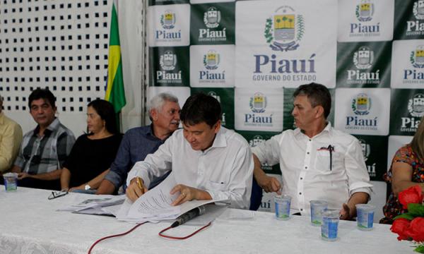 Governador anuncia vestibular da Universidade Aberta no PI
