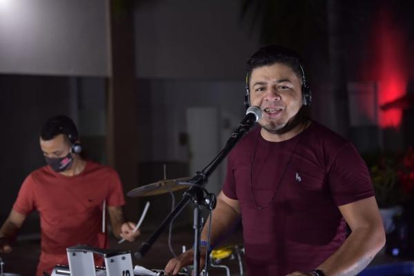 No Piauí, cantor do hit "Pega o Pato" fala sobre sucesso da música no Tik Tok e outras redes sociais
