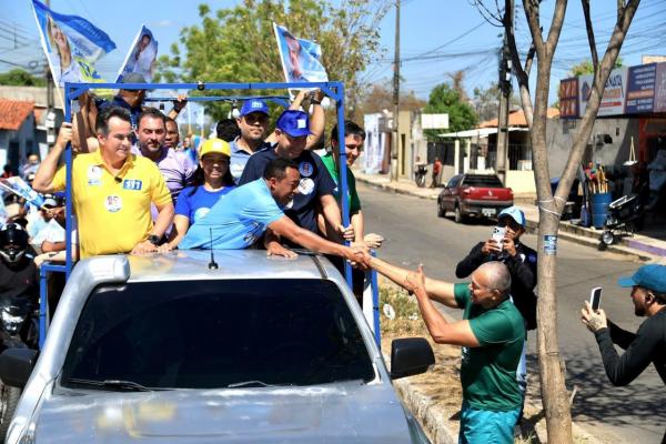 Joel e Ciro são recebidos por populares na Grande Santa Maria da Codipi na maior carreata da história(Imagem:Ascom)