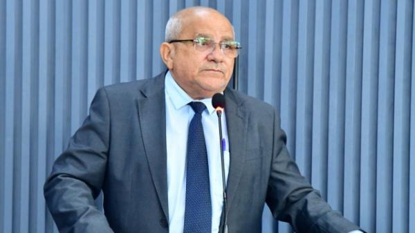 Vereador Antônio José usa a tribuna para defender pautas de saúde e educação