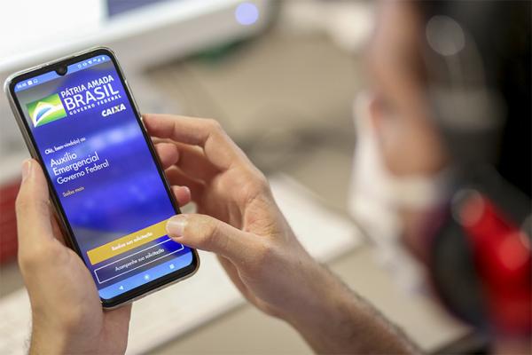 Governo federal deve estender auxílio emergencial por mais dois meses