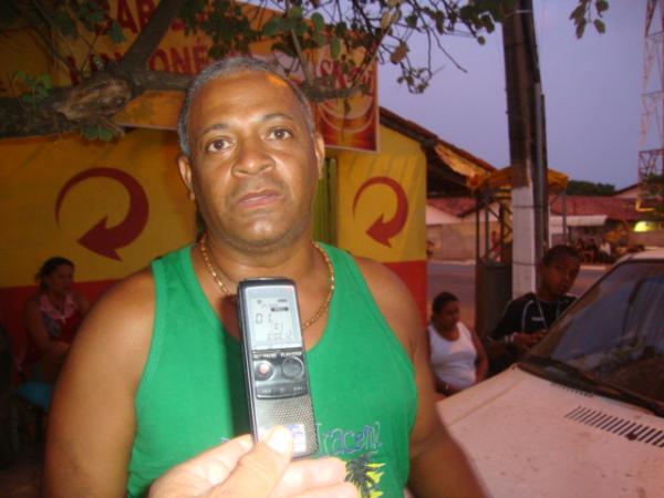 Mauricio, organizador de excurs&atilde;o para Canid&eacute;-CE, este ano ele levou dois &ocirc;nibus com romeiros de Floriano(Imagem:reda&ccedil;&atilde;o)