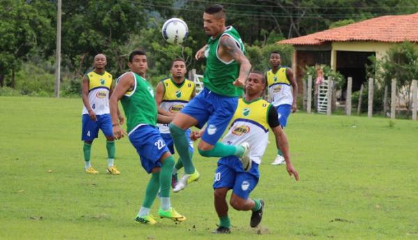 Manoel chega para buscar seu espa&ccedil;o, igualar Thiaguinho com tr&ecirc;s gols pelo Altos.(Imagem:Emanuele Madeira)