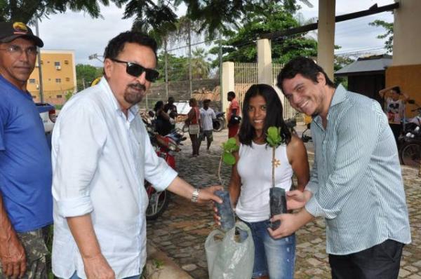 SDR realiza distribuição de sementes de feijão e mudas de caju