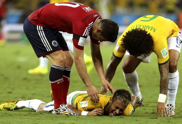 Sem clima: abatidos por Neymar, jogadores mal comemoram a vitória