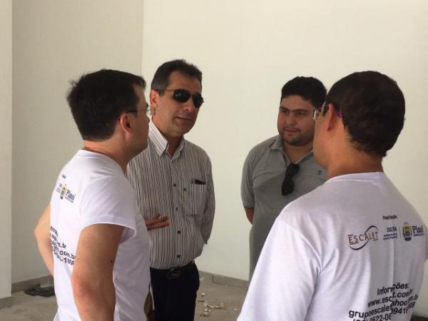 Gilberto J&uacute;nior e Secret&aacute;rio Estadual de Cultura visitam obra da Pra&ccedil;a CEU?s.(Imagem:Waldemir Miranda)