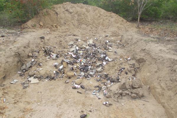 Medicamentos s&atilde;o encontrados no Lix&atilde;o de S&atilde;o Francisco do Piau&iacute;.(Imagem:FlorianoNews)