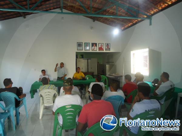 Presidente do PPL apresenta estatuto &agrave; Associa&ccedil;&atilde;o de Ex-Combatentes.(Imagem:FlorianoNews)