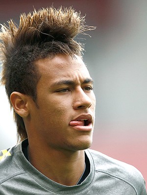 Com dor de garganta, Neymar pode ficar fora do amistoso desta quarta
