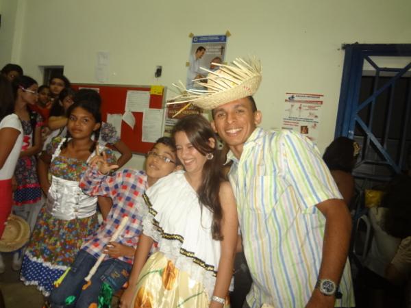 Col&eacute;gio Imparcial realizou tradicional Festa Junina em Bar&atilde;o de Graja&uacute;.(Imagem:FlorianoNews)