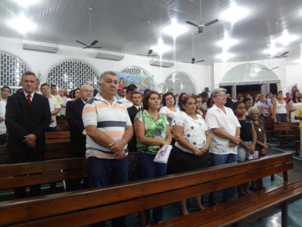 Parentes e amigos prestaram &uacute;ltimas homenagens a Honorato Filho em missa de 7&deg; dia(Imagem:FlorianoNews)