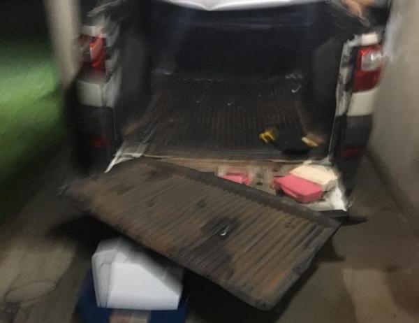 Polícia do PI encontra drogas escondidas em carro que veio do Mato Grosso e prende três pessoas