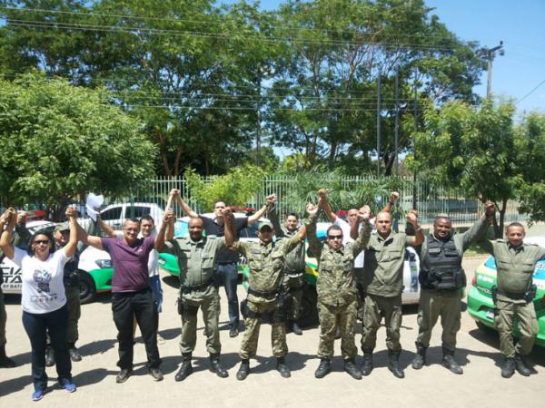 Batalh&otilde;es aderem o movimento 