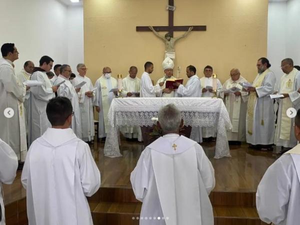 Diocese de Floriano celebra Missa dos Santos &Oacute;leos com presen&ccedil;a de Bispo e padres(Imagem:Reprodu&ccedil;&atilde;o/Instagram)