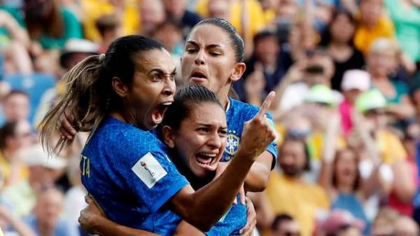 Marta e Cristiane marcam, mas Brasil leva virada da Austrália e perde em Montpellier