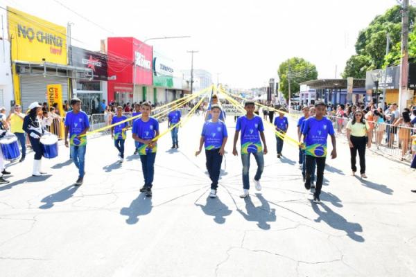 Desfile c&iacute;vico encerra solenidades da Semana da P&aacute;tria em Floriano(Imagem:Secom)