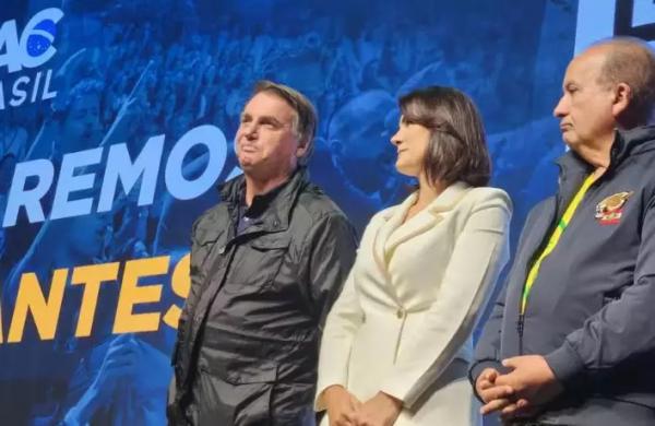 Em evento conservador, Bolsonaro diz que está à disposição da imprensa para "ser sabatinado"