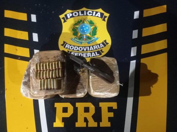 PRF apreende 7 kg de pasta base de cocaína em fundo falso de veículo no litoral do Piauí