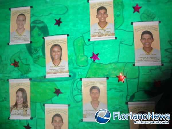 Alunos da Escola Mega de Floriano festejaram formatura da 8&ordf; s&eacute;rie.(Imagem:FlorianoNews)