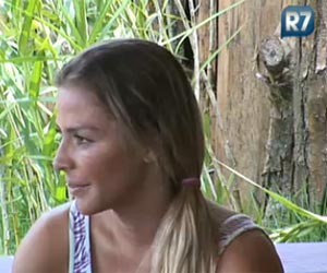 Janaina chora ao falar de ex-namorado violento
