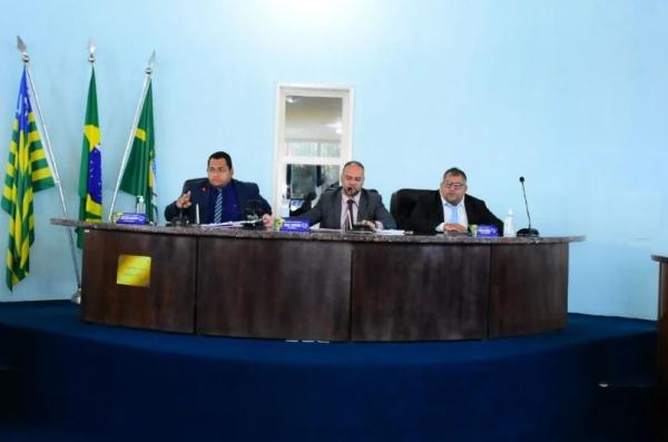 Vereadores de Floriano encerram o ciclo de sessões da primeira quinzena de maio