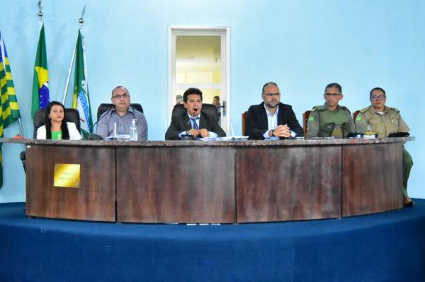 Audiência Pública na Câmara Municipal de Floriano busca fortalecimento da segurança das escolas