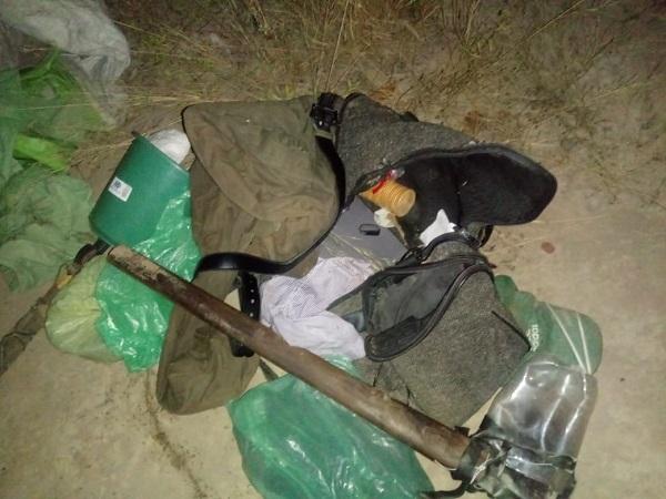 Material encontrado na mata.(Imagem:Reprodu&ccedil;&atilde;o/Whats App)