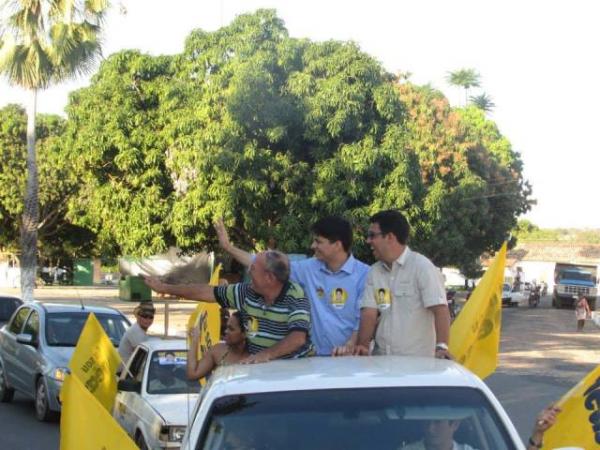 En&eacute;as Maia participa de carreata em Jerumenha.(Imagem:Jaquelina Nascimento)
