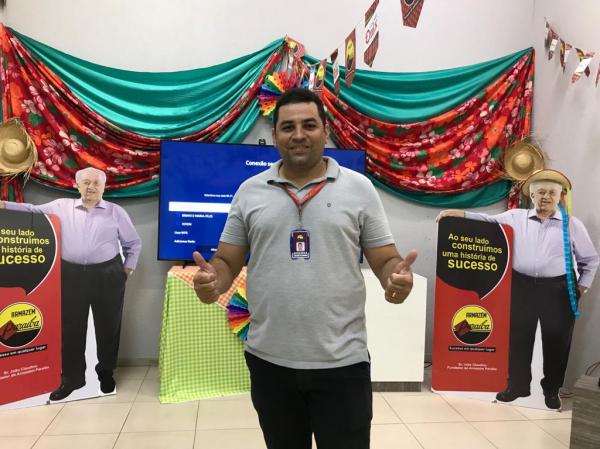 Biserra, chefe do setor de m&oacute;veis e eletrodom&eacute;sticos do Armaz&eacute;m Para&iacute;ba.(Imagem:FlorianoNews)